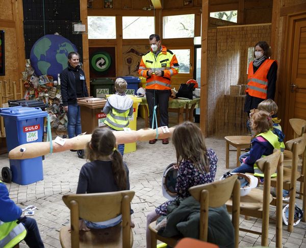 Im Umwelterlebniszentrum der ZAK lernen Kinder und Jugendliche, dass die Natur keine Abfälle kennt.